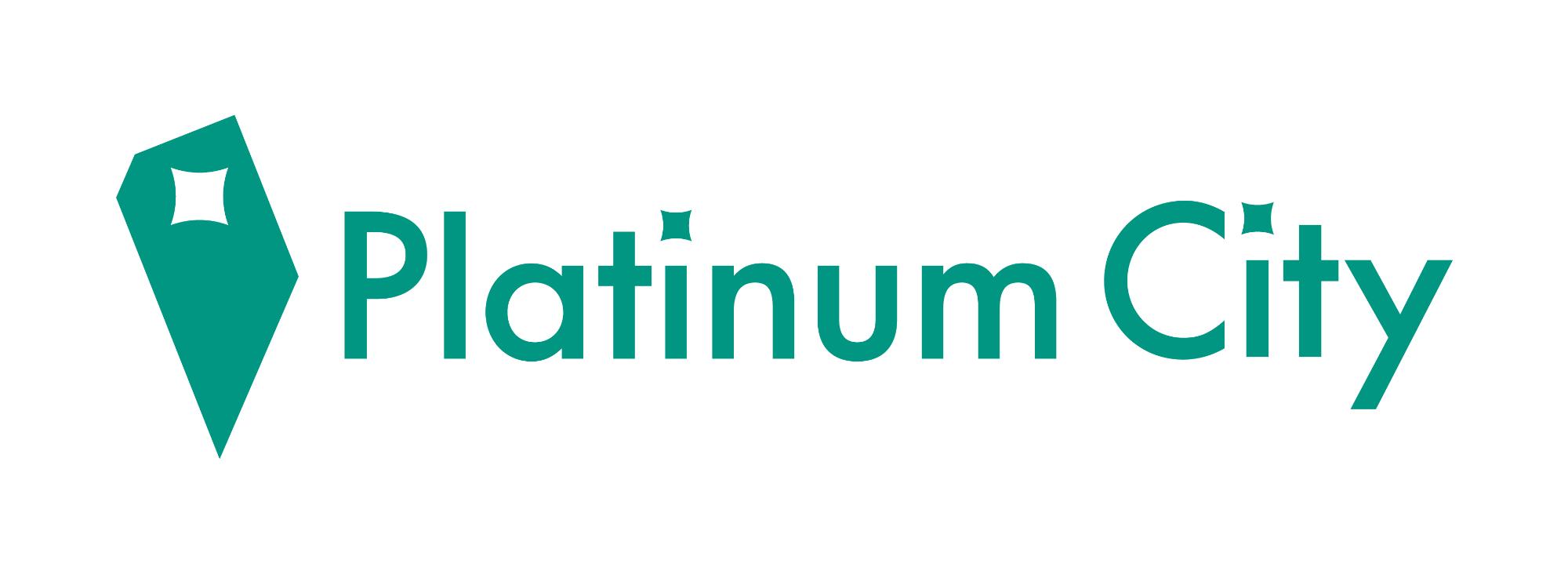 左側に光り輝く宝石を模したような緑色のアイコンを配置し、その右側に「Platinum City」という文字が並び、小文字のiの点が四角い輝きのマークになっている緑色のロゴイラスト