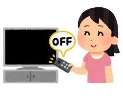 ピンクの服を着た女性がリモコンでテレビの電源をオフにしているイラスト
