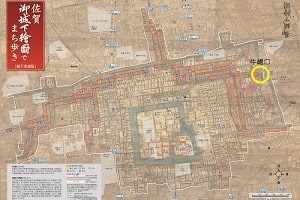 佐賀城下の全体図の上に、東側の入り口にあたる「牛嶋口」の場所を黄色の円で強調し、左上に赤い背景で「佐賀御城下絵図でまち歩き」と記された歴史散策マップの画像。