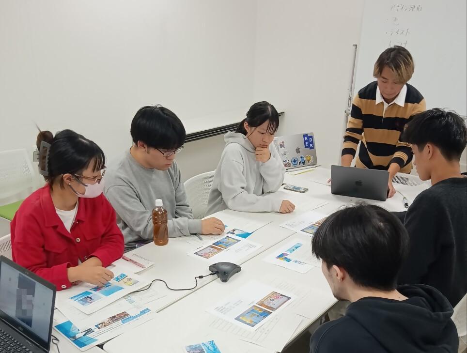 令和7年度シン二十歳のつどいの実行委員が打合せしている様子