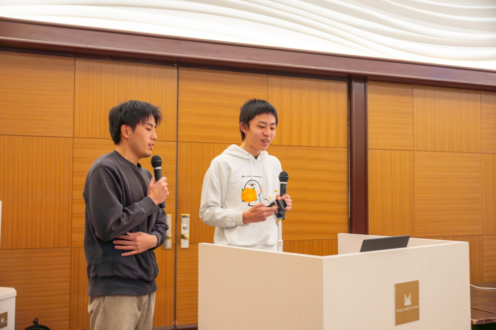 CREATIVE LINK SAGA2025成果報告会で若者が講座内で実施した企画提案内容を説明している様子の写真