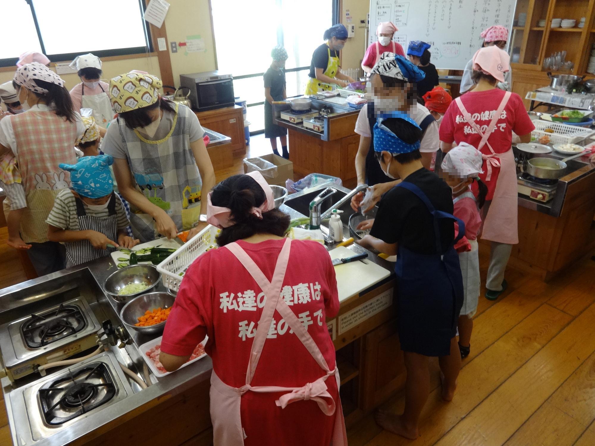 親子向け食の健康教室伝達会の様子