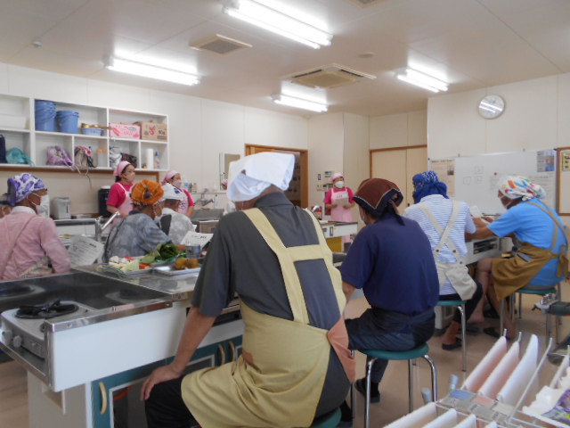 地域で「食の健康教室伝達会」を開催しています
