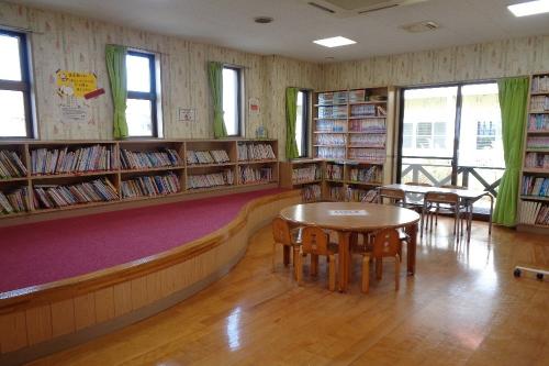 東与賀児童館 図書館