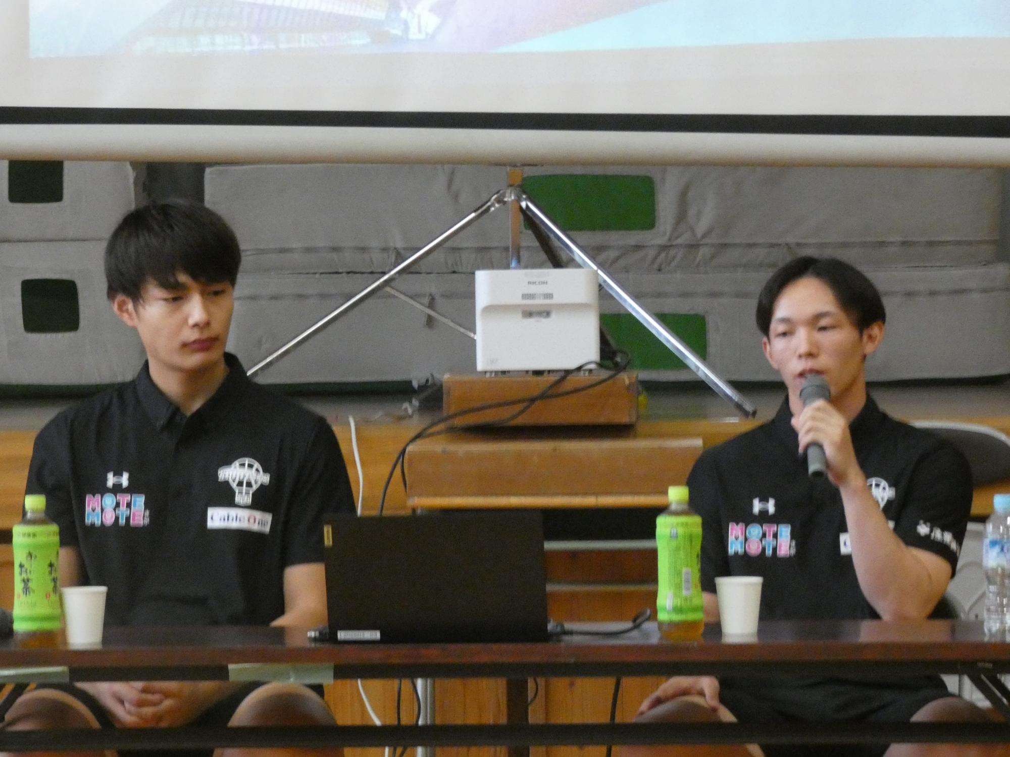 富山選手と武富選手正面